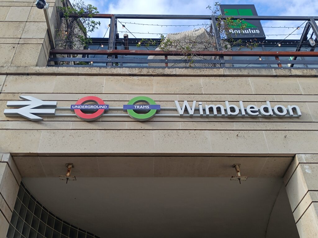 Wimbledon area guide includes transport links